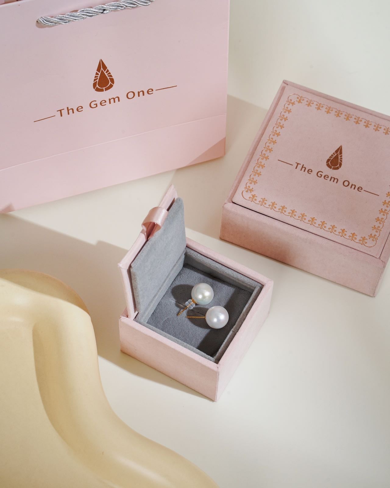 Classic Freshwater Pearl Stud in 18Kgold 12-13mm