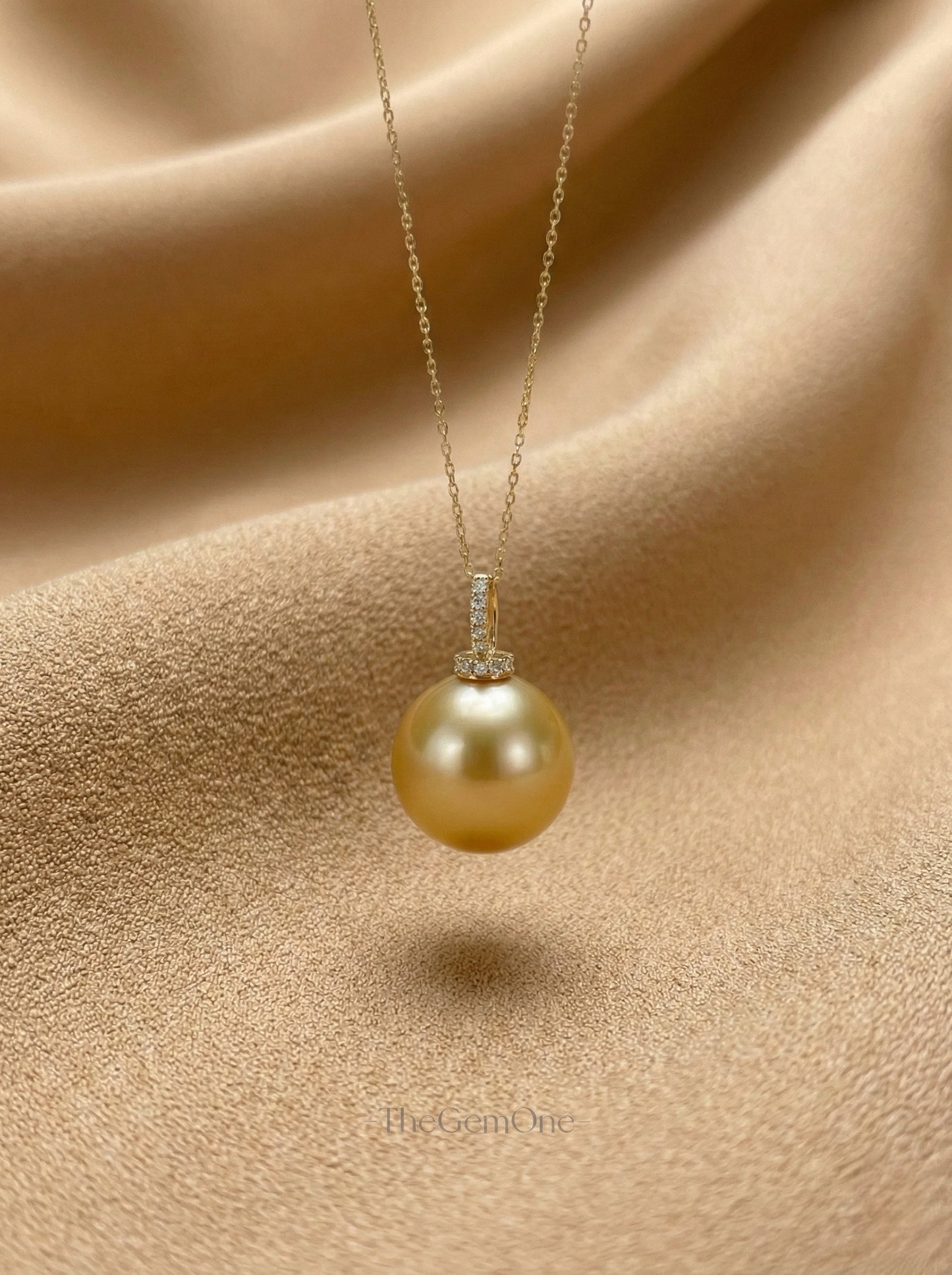 Fine collection : Golden Treasure 18K Solid Gold Pearl Necklace