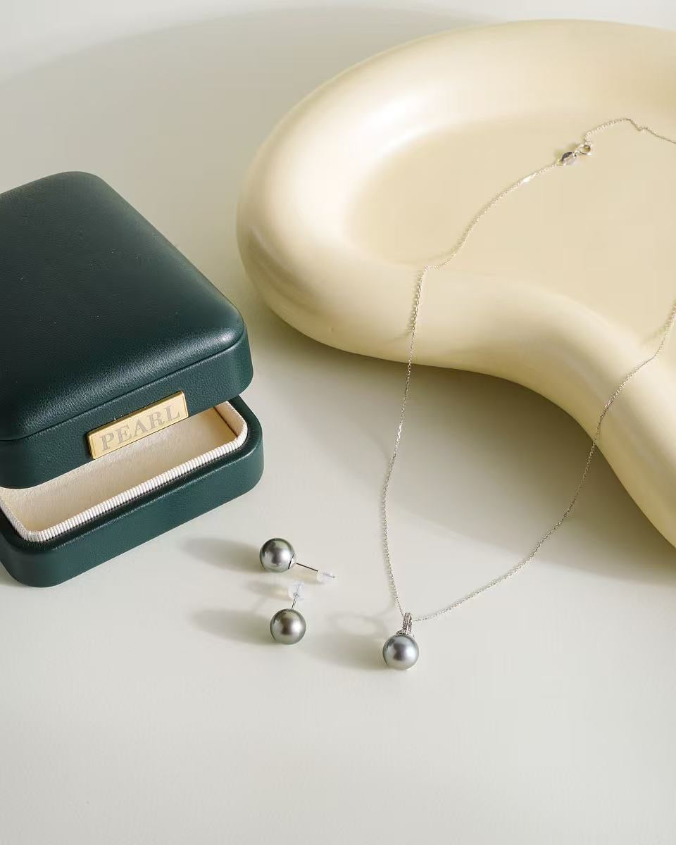 Fine Collection: Tahitian Cultured Pearl Pendant Necklace with Diamonds in 18K White Gold (9–10mm)