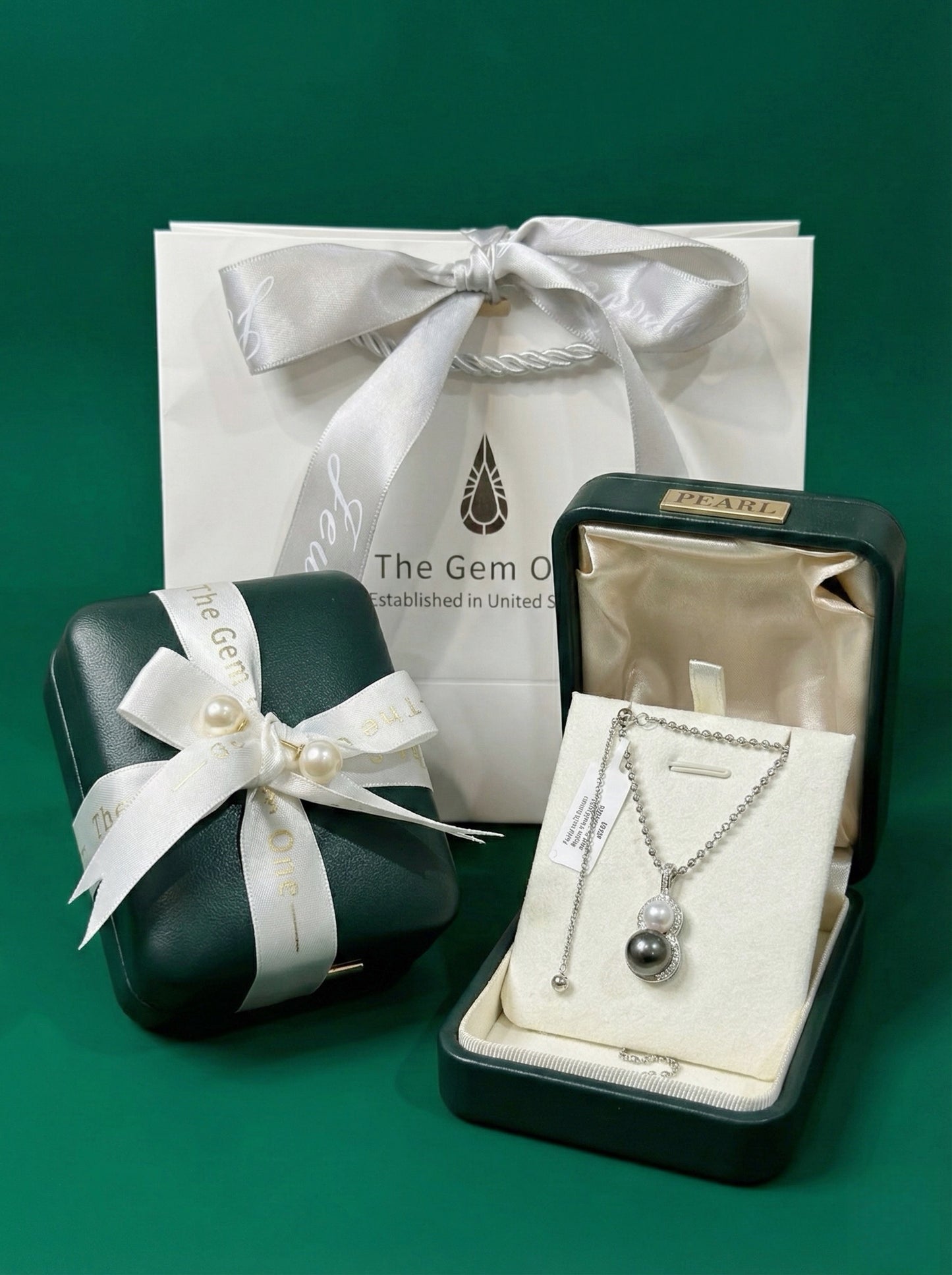 Dual Pearl Elegance: Tahitian Black Pearl and Akoya Pearl Necklace in Sterling silver