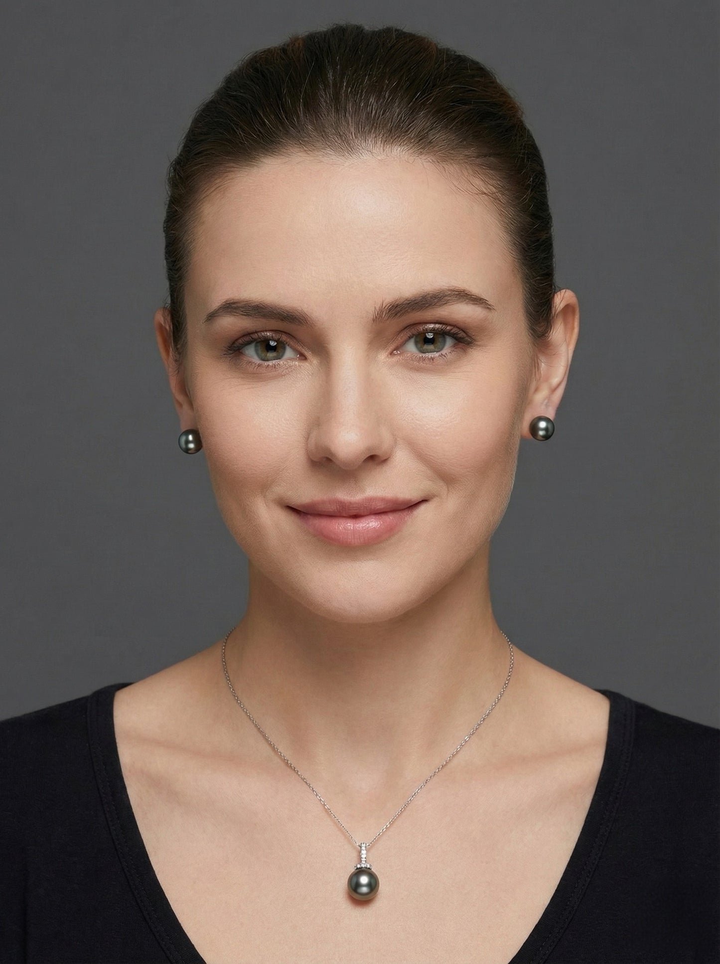 Fine Collection:Nior Eclat. Saltwater Pearl-Tahitian Stud in 18K white gold(9-10mm)