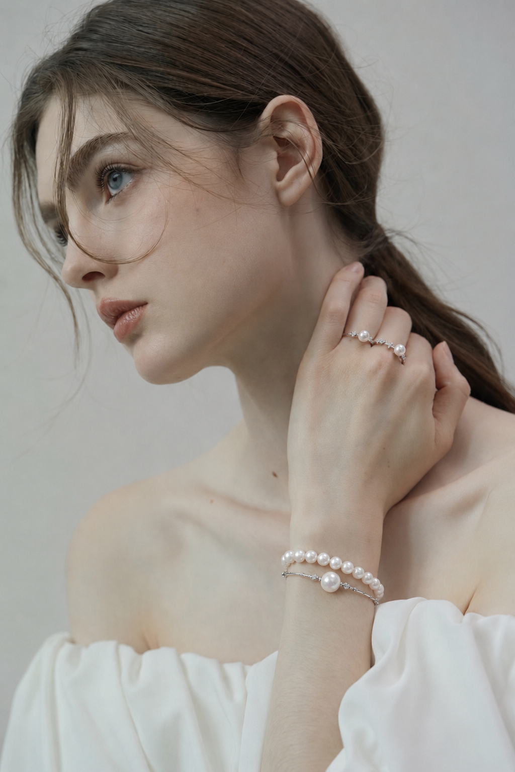 Classic Freshwater Pearl Bracelet with Gold Accent Clasp