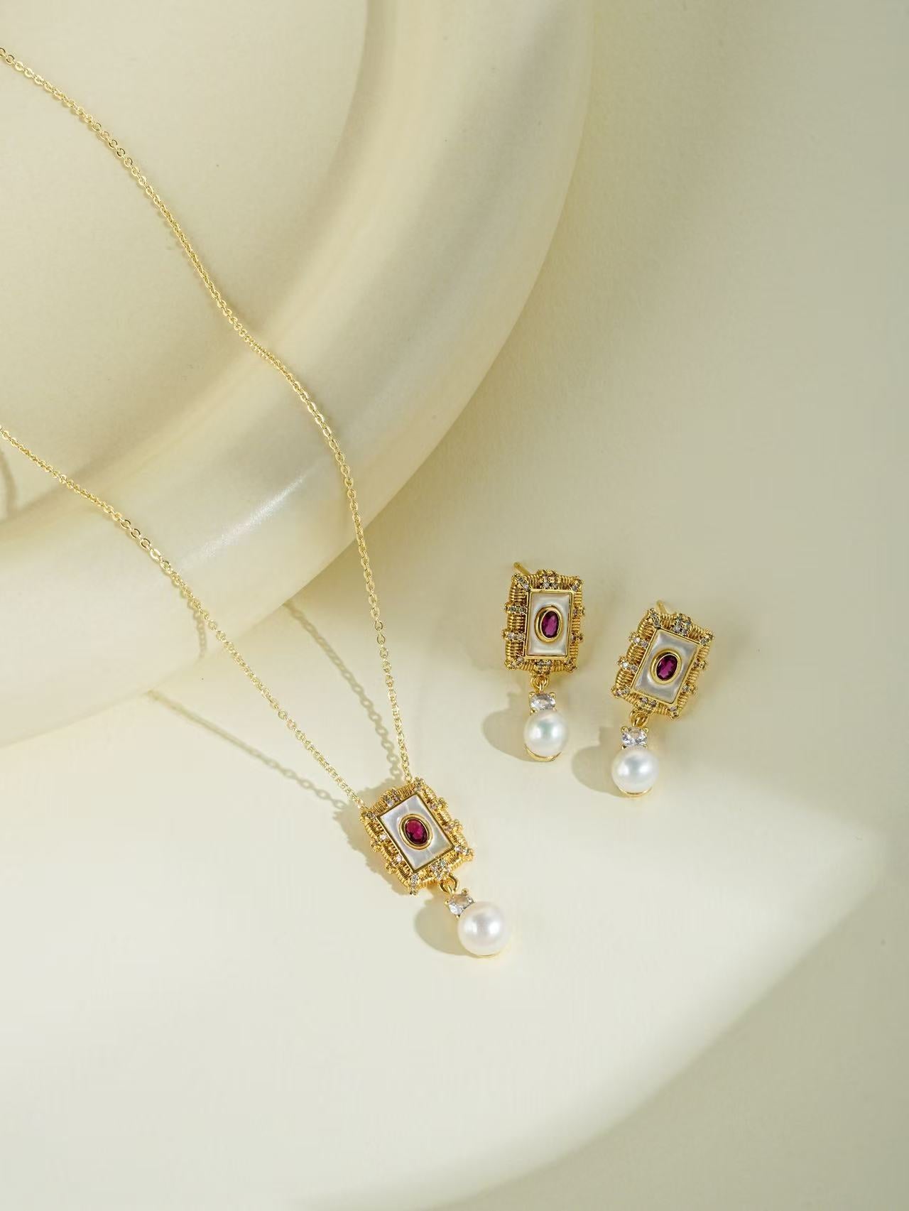 Vintage Set: Cultured Freshwater 6.5-7.5mm
