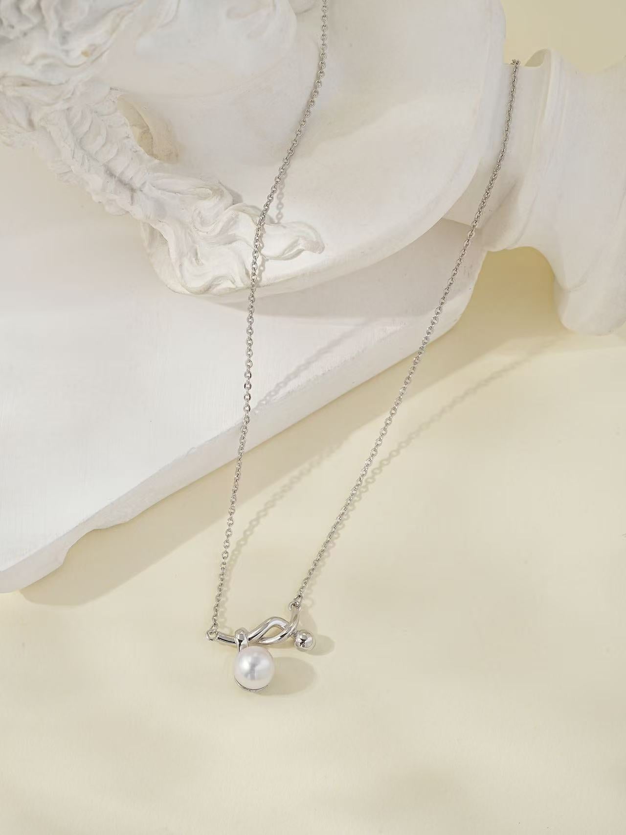 Knot | Modern Chic Pearl Pendant Necklace