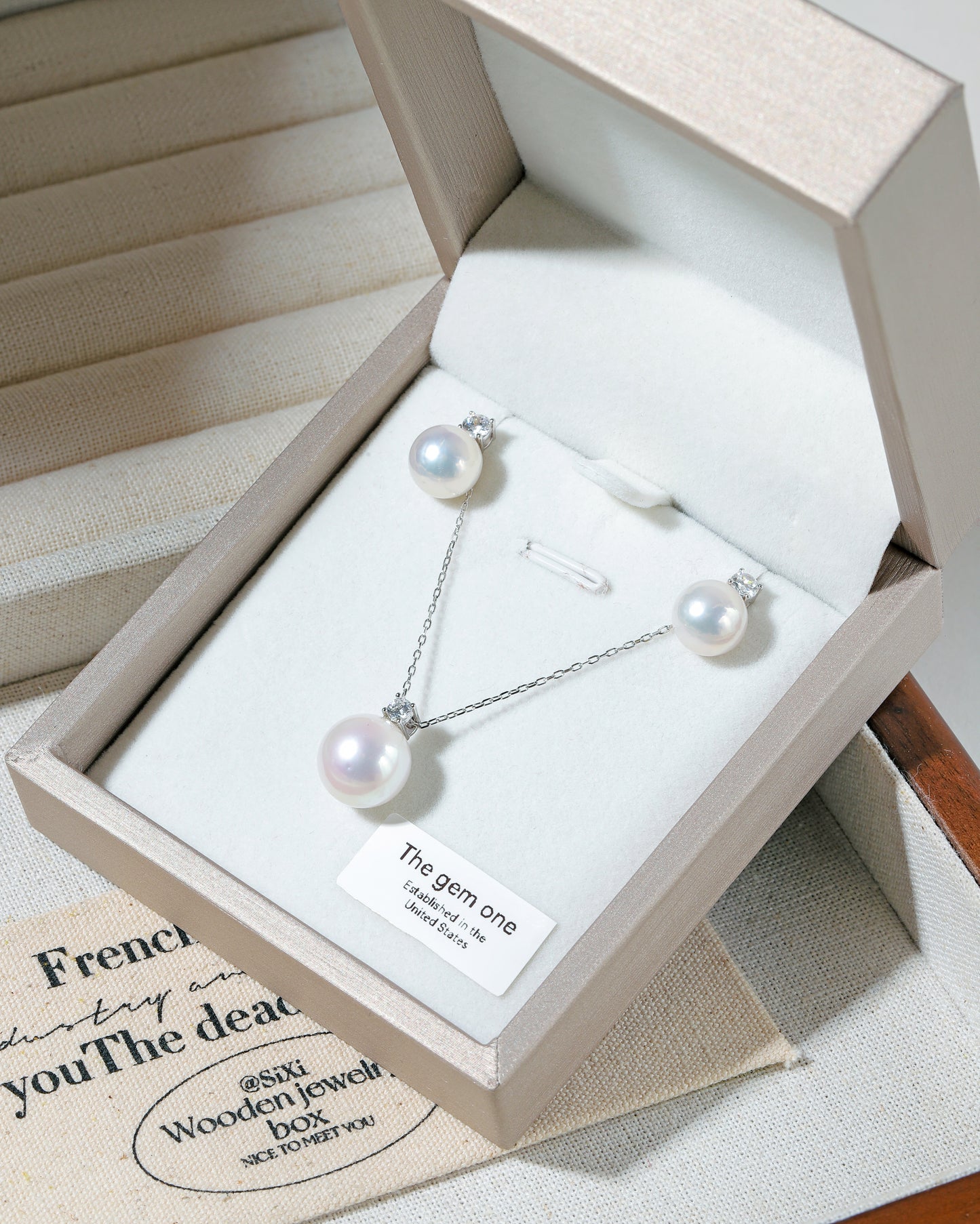 2pc Classic Pearl Set (Necklace and Earrings)
