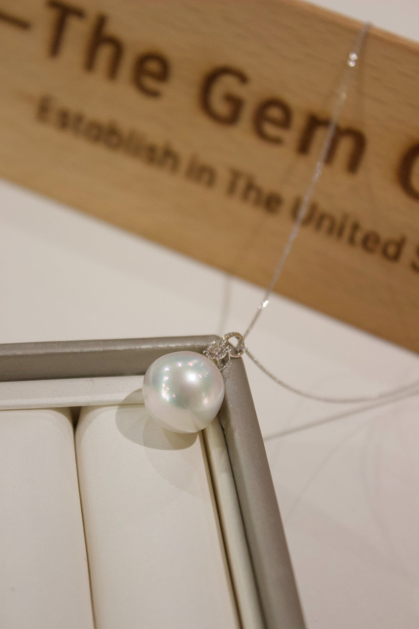 Fine Collection:Ocean‘s Teardrop-South Sea Pearl in Diamond Necklace with 18K gold (13mm)