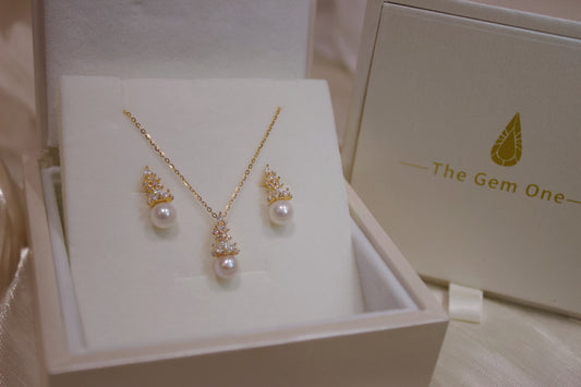 Royal Elegance Pearl and Crystal Necklace & Earrings Set in Gold