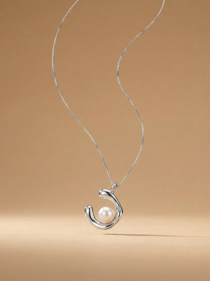 Modern Curve C-Shape Pearl Necklace