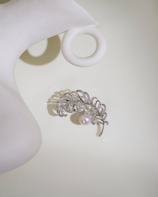 Elegant Feather-Inspired Pearl and Cubic Zirconia Brooch