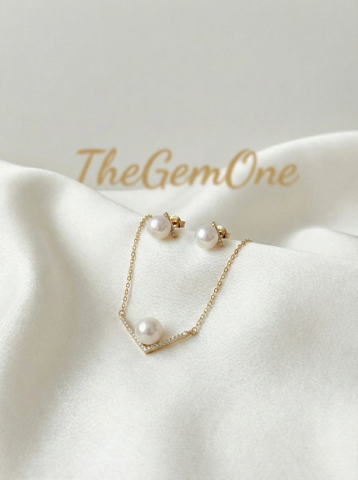 Everyday Muse V-Shape Pearl Jewelry Set – Earrings & Adjustable Necklace