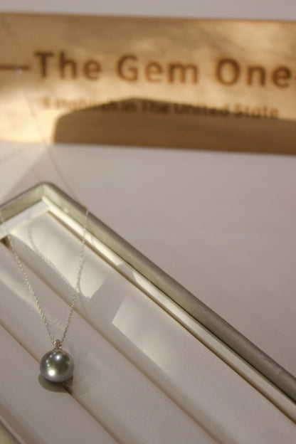 Fine collection:Tahitian Pearl Pendant Necklace 9-10mm in 18K gold (sliver color chain) with Real diamonds