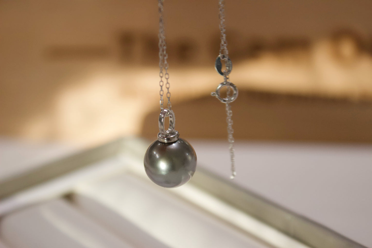 Fine collection:Tahitian Pearl Pendant Necklace 9-10mm in 18K gold (sliver color chain) with Real diamonds