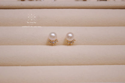 Classic Pearl Stud Earrings with Sparkling Crystal Accents