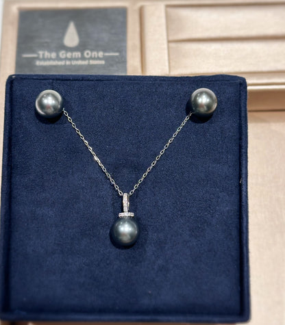Fine Collection: Tahitian Cultured Pearl Pendant Necklace with Diamonds in 18K White Gold (9–10mm)