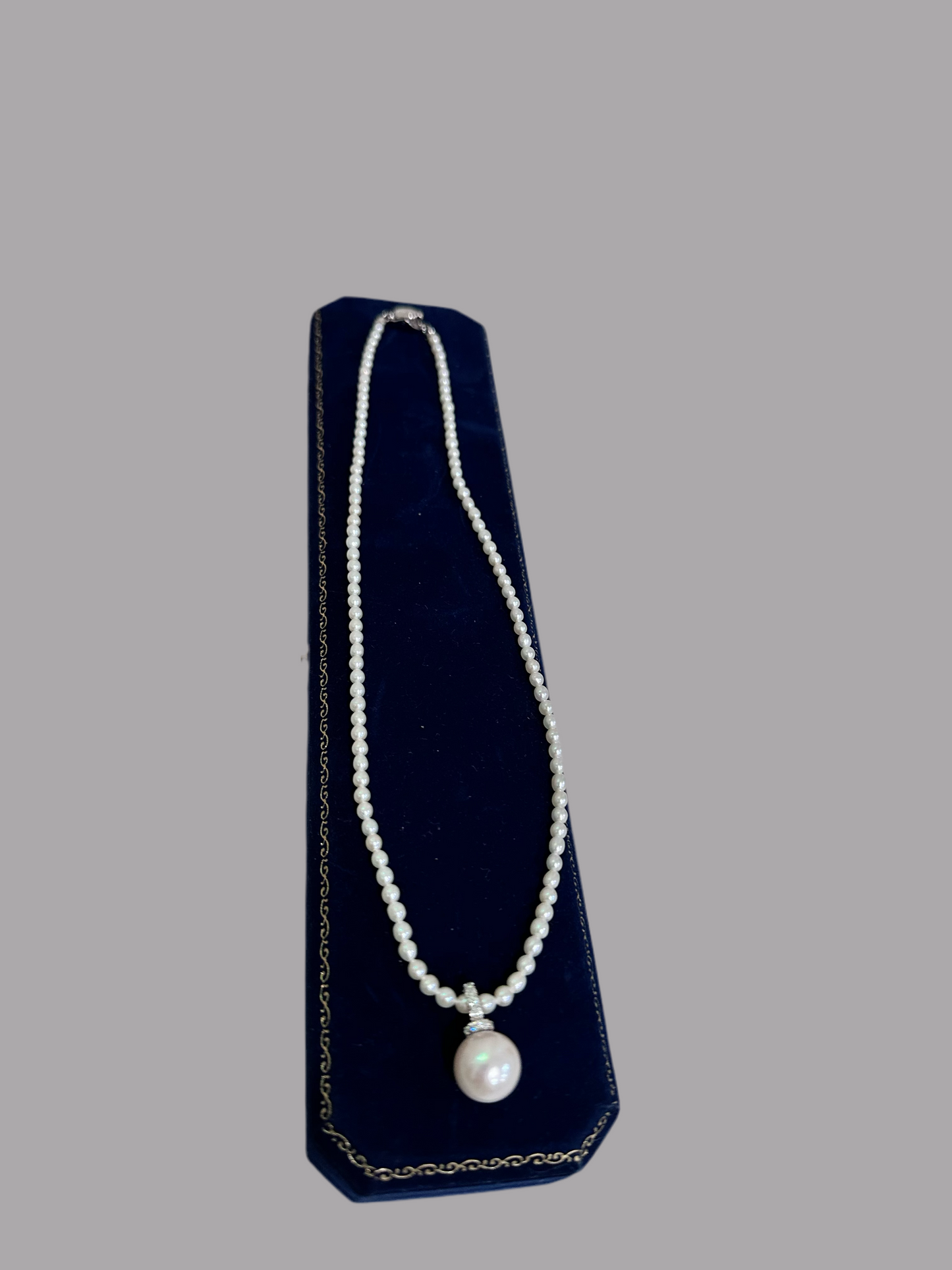 Elegant Solitaire Pearl Pendant Necklace