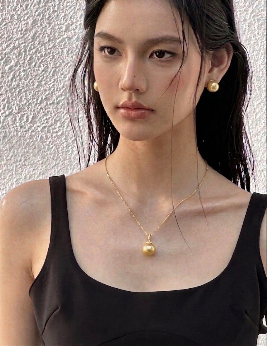 Avant-Garde 18K Golden Pearl & lab diamonds