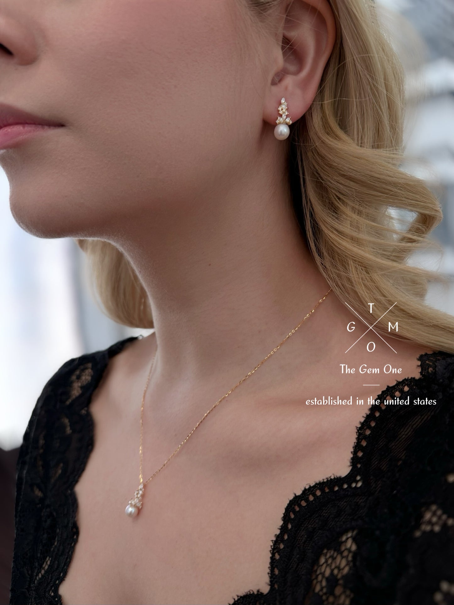 Royal Elegance Pearl and Crystal Necklace & Earrings Set in Gold