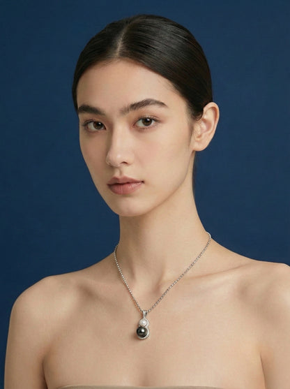 Dual Pearl Elegance: Tahitian Black Pearl and Akoya Pearl Necklace in Sterling silver