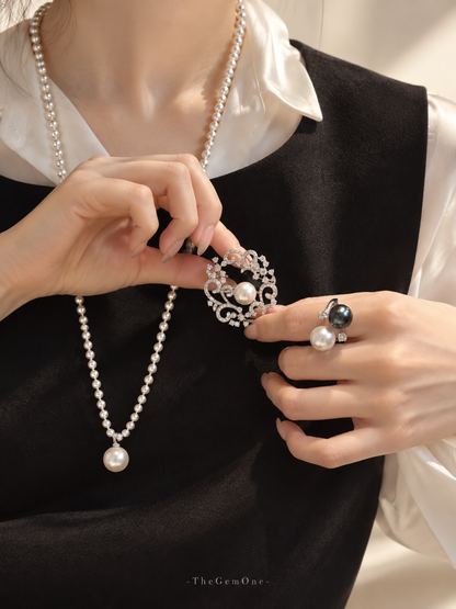 Équinoxe Pearl Necklace & Brooch Set