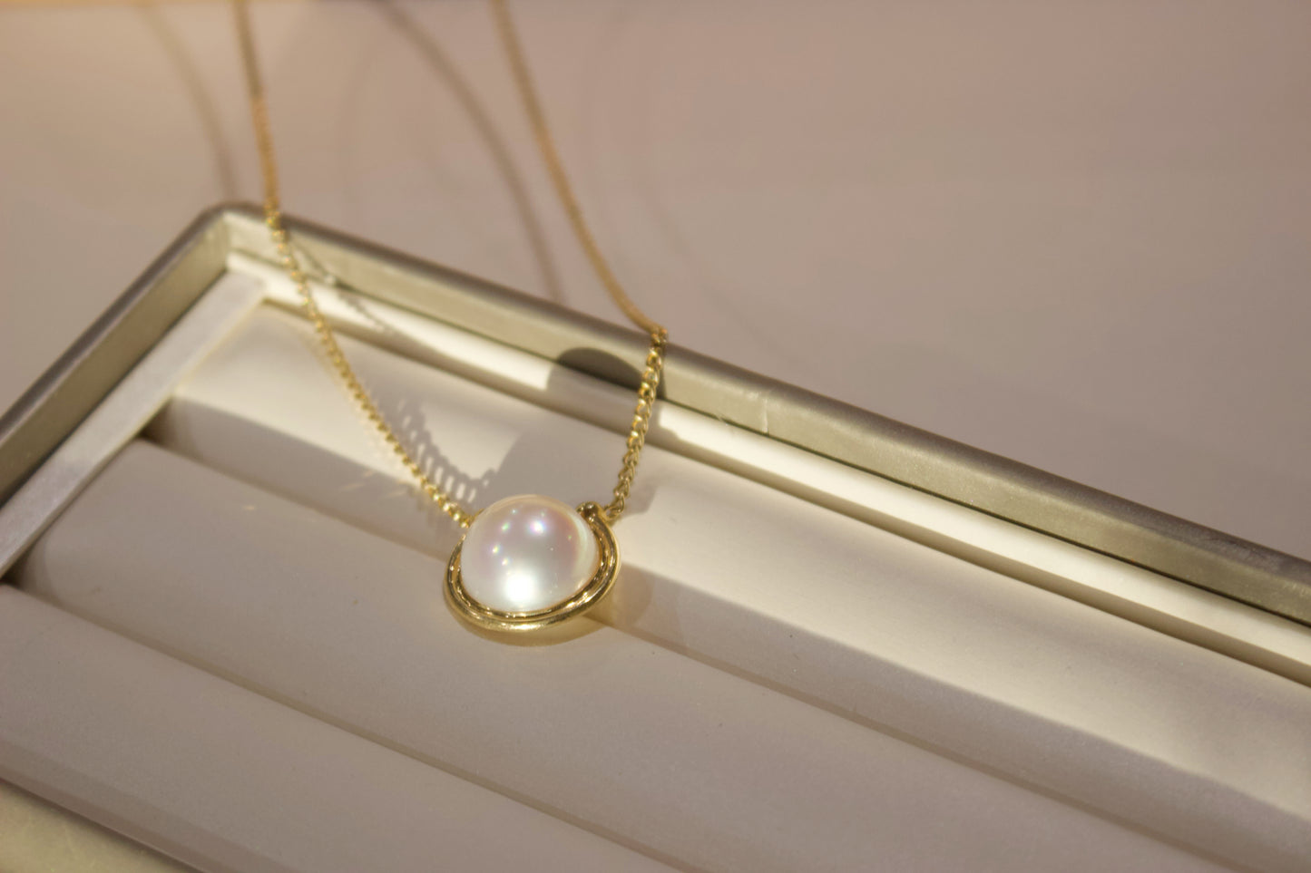 Fine Collection:Oceanic Smile Glow South sea Pearl Necklace in 13mm with 18K gold / High-Grade Jade