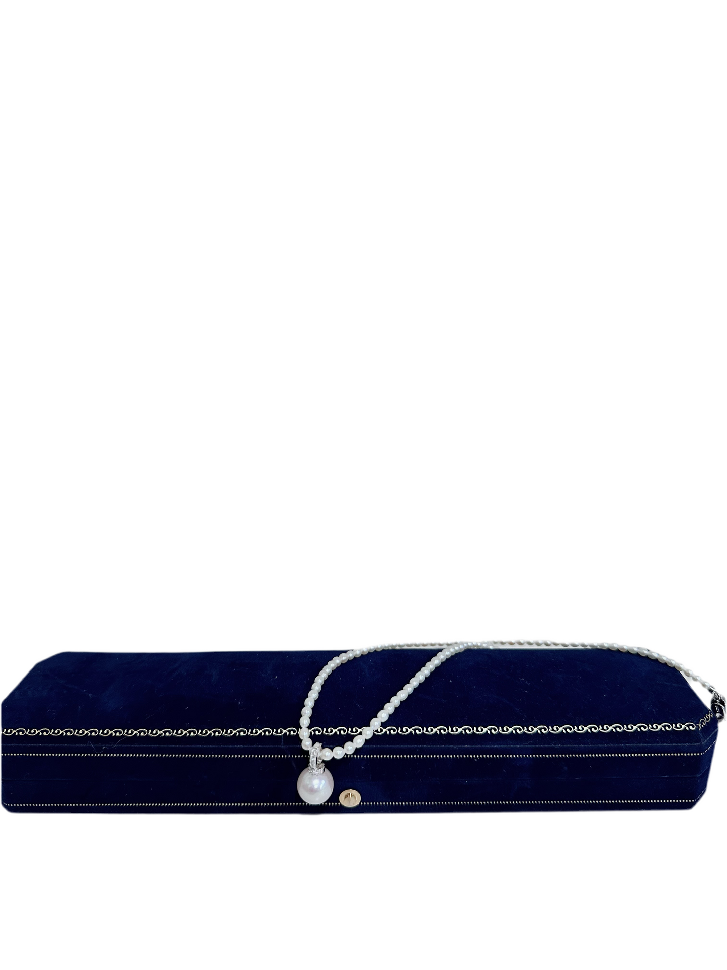 Elegant Solitaire Pearl Pendant Necklace