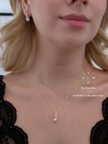 Royal Elegance Pearl and Crystal Necklace & Earrings Set in Gold