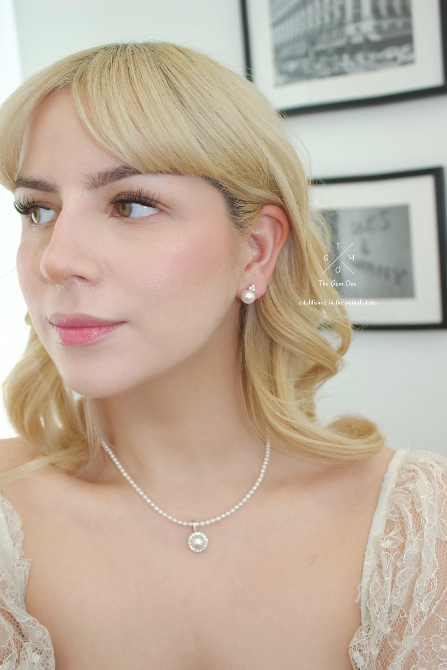 Fine Collection:Elegant Akoya Pearl Earrings with 18K Gold(8-8.5mm)