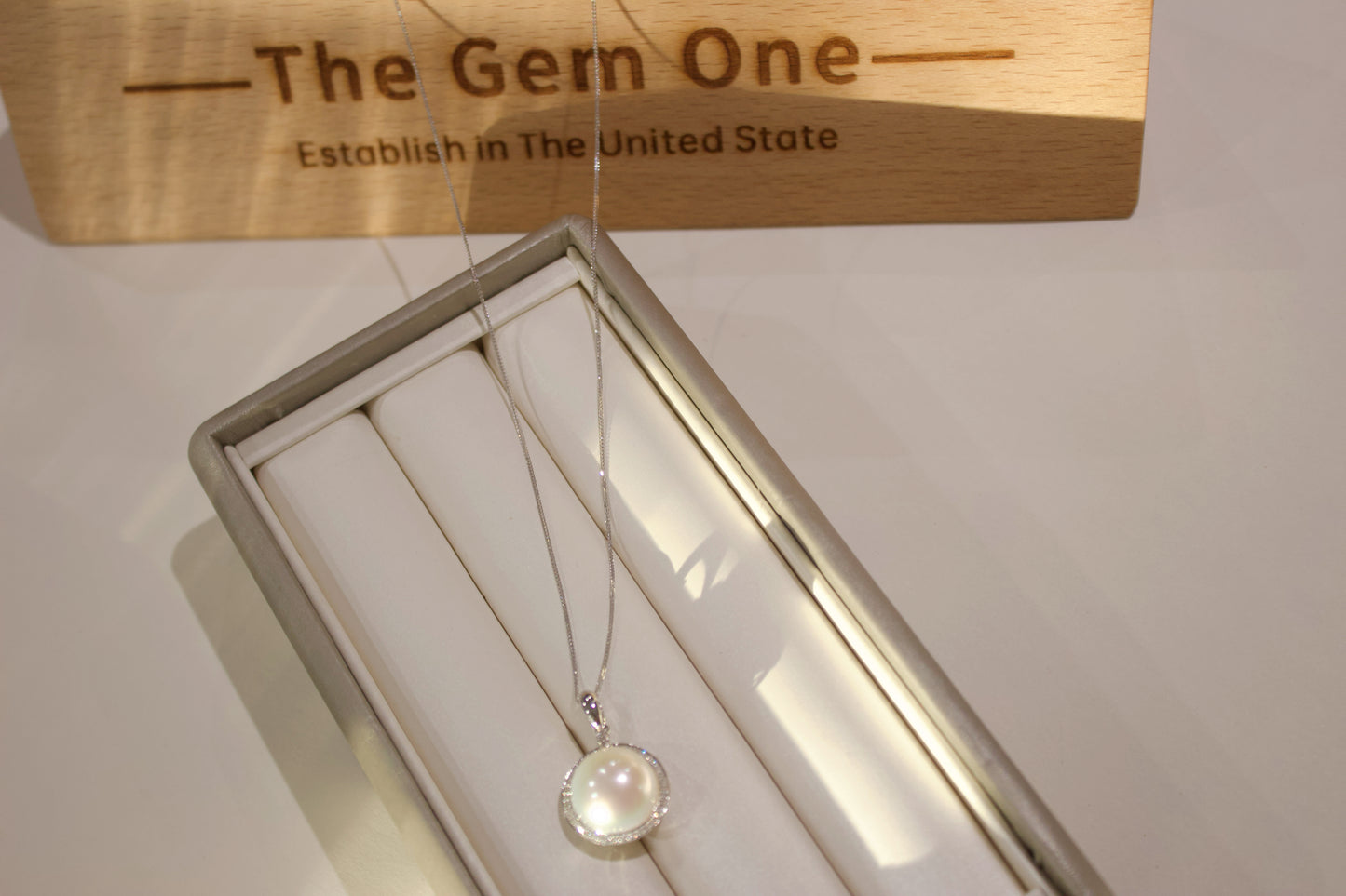 Fine Collection:Timeless South Sea Pearl Necklace in 18K gold with Fine Diamonds 13-14mm