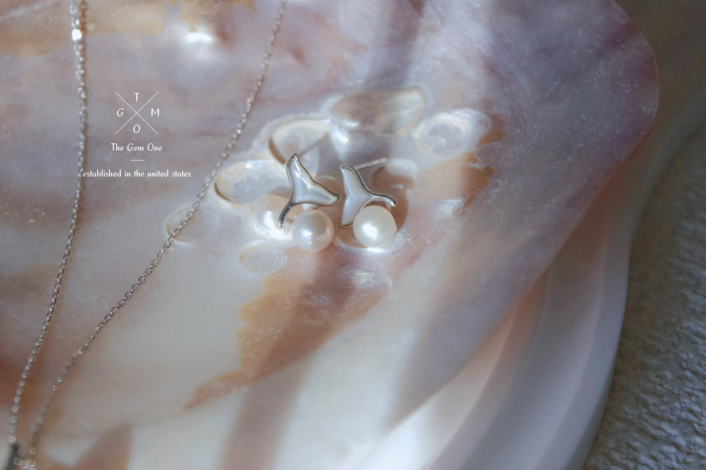 Ocean-Inspired Pearl and Mother of Pearl Whale Tail Jewelry Set（gold/Silver）