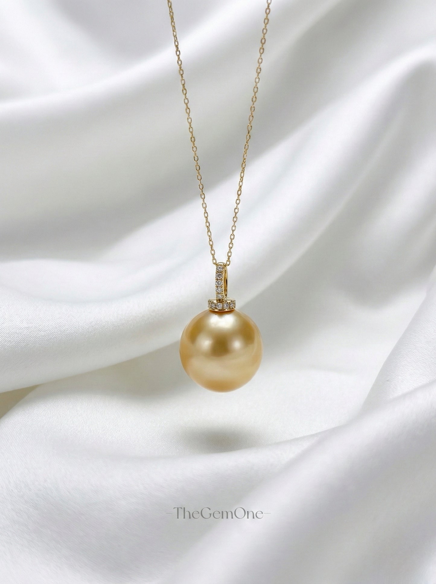 Fine collection : Golden Treasure 18K Solid Gold Pearl Necklace
