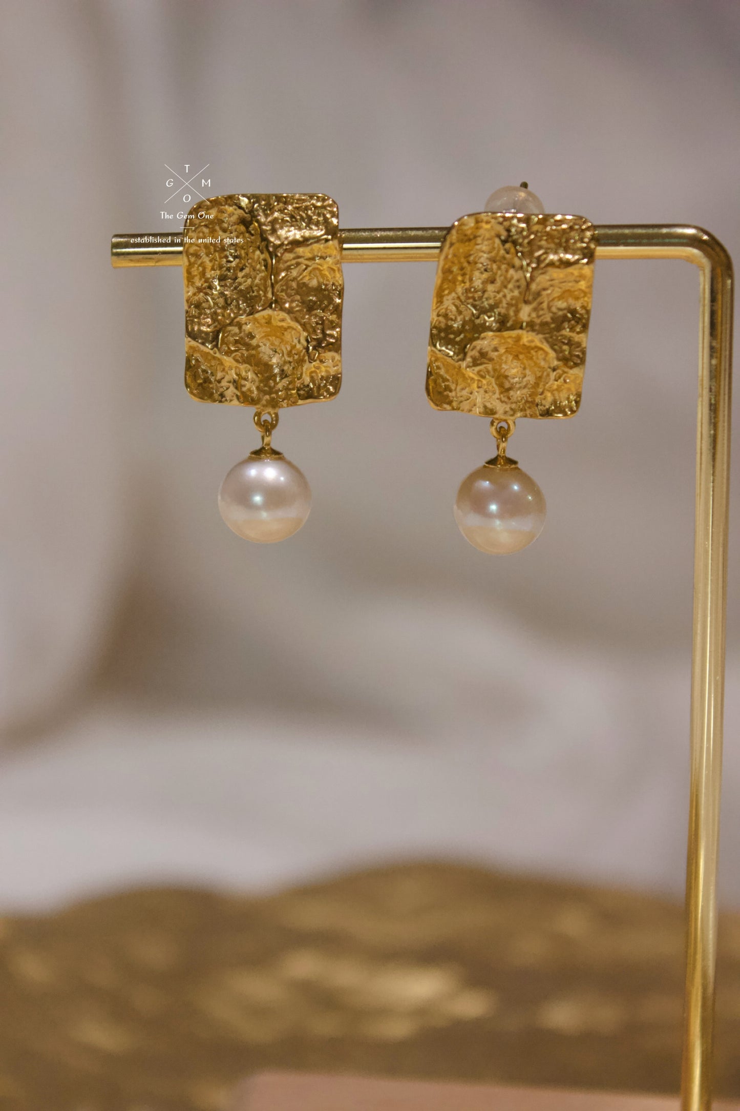 Golden Textured Drop Earrings with Freshwater Pearl Accents（gold/sliver）