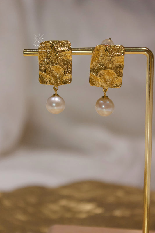 Golden Textured Drop Earrings with Freshwater Pearl Accents（gold/sliver）