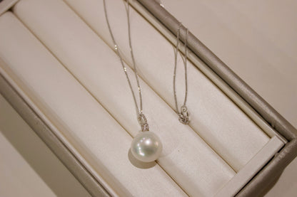 Fine Collection:Ocean‘s Teardrop-South Sea Pearl in Diamond Necklace with 18K gold (13mm)