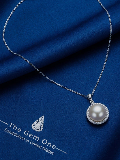 Fine Collection:Timeless South Sea Pearl Necklace in 18K gold with Fine Diamonds 13-14mm