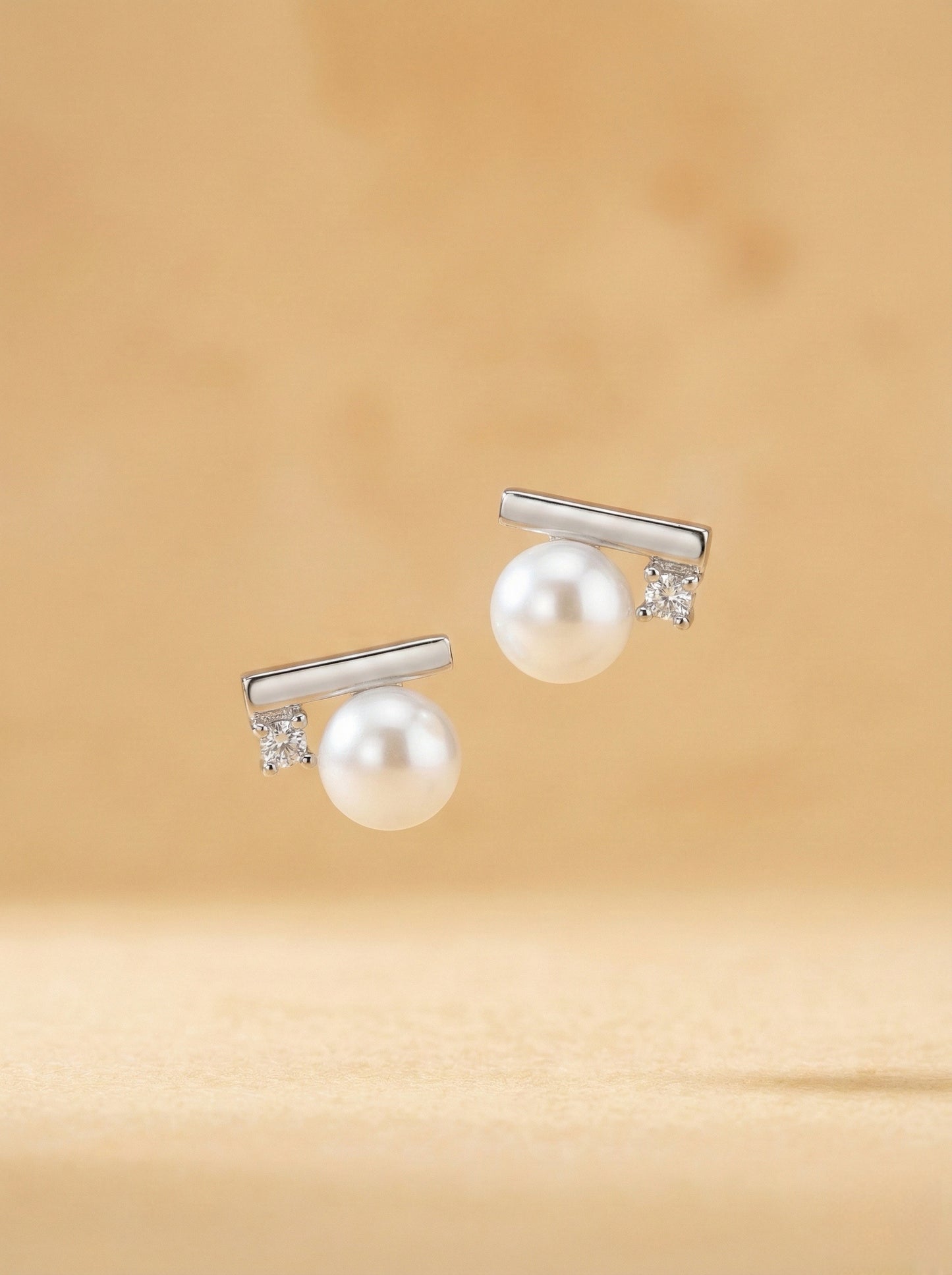 Minimalist Linear Pearl Studs (Gold/Silver）