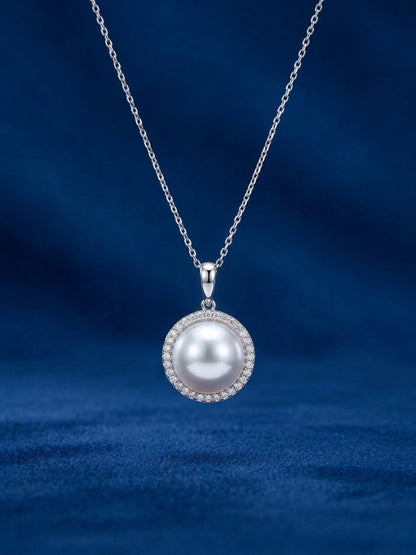 Fine Collection:Timeless South Sea Pearl Necklace in 18K gold with Fine Diamonds 13-14mm