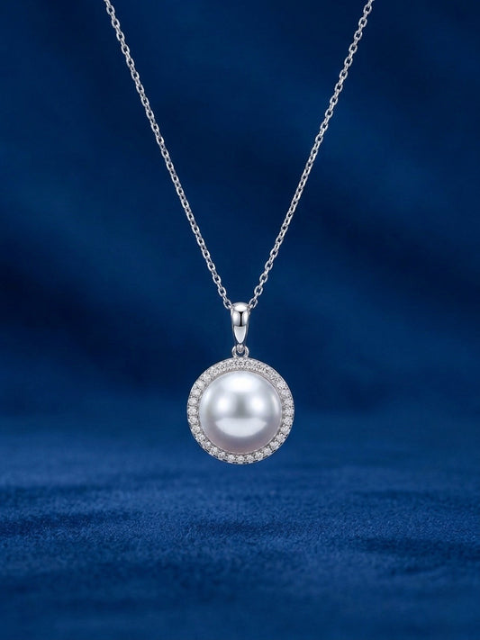 Fine Collection:Timeless South Sea Pearl Necklace in 18K gold with Fine Diamonds 13-14mm