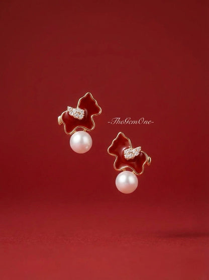 The "Dynamic Luster" Pony Earrings (7-8mm Cultured freshwater Pearl)