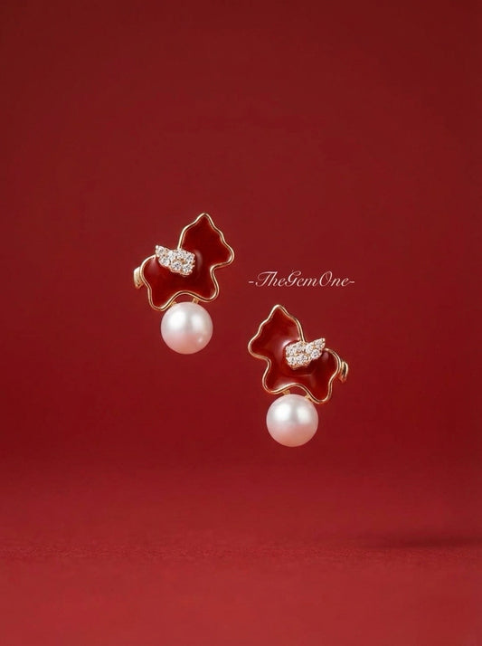 The "Dynamic Luster" Pony Earrings (7-8mm Cultured freshwater Pearl)