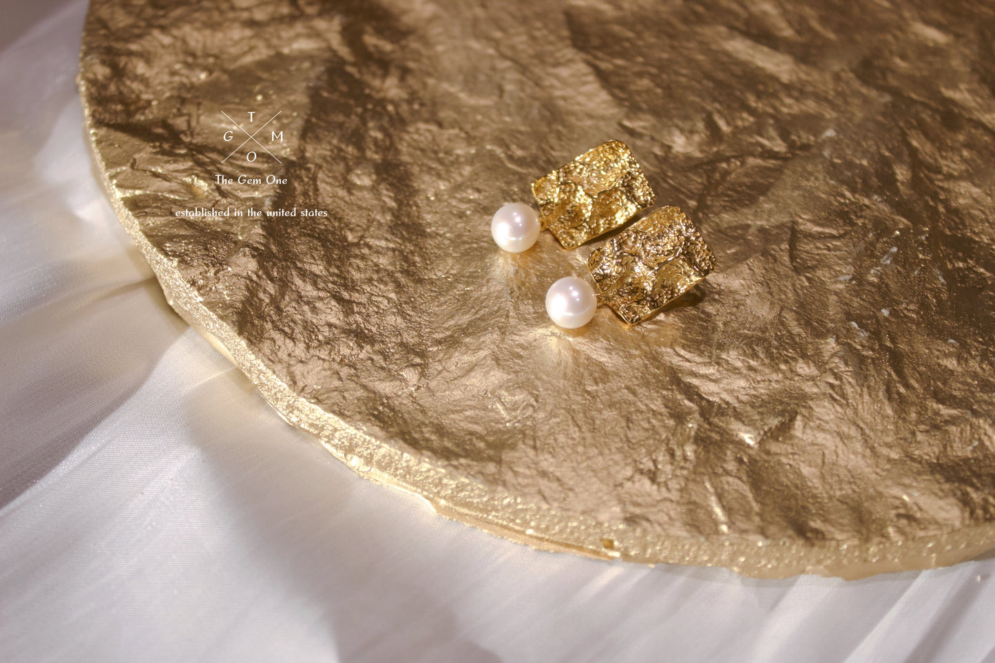 Golden Textured Drop Earrings with Freshwater Pearl Accents（gold/sliver）