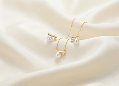 Sophisticated Pearl Pendant Necklace and Earrings Set