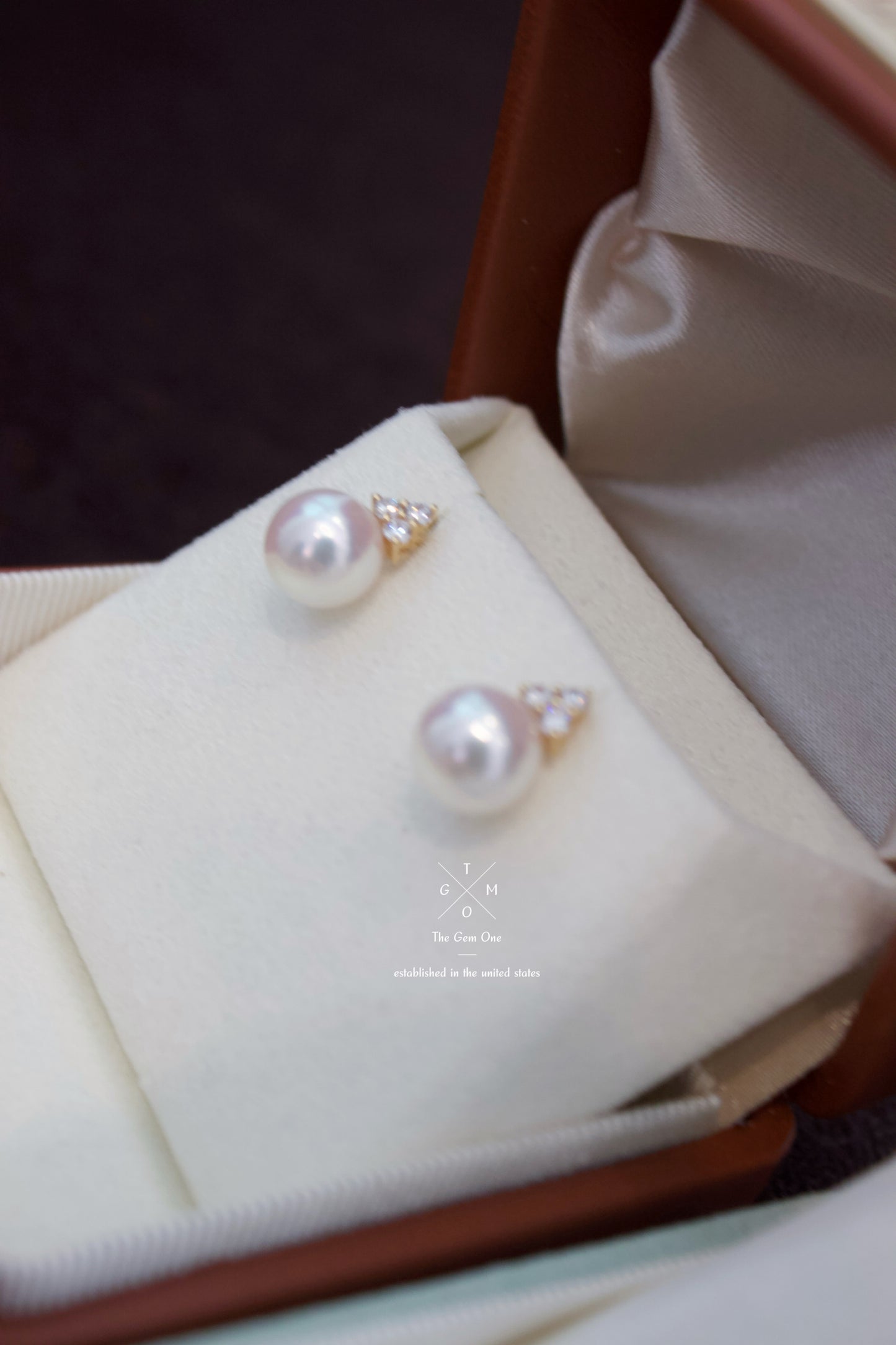 Fine Collection:Elegant Akoya Pearl Earrings with 18K Gold(8-8.5mm)