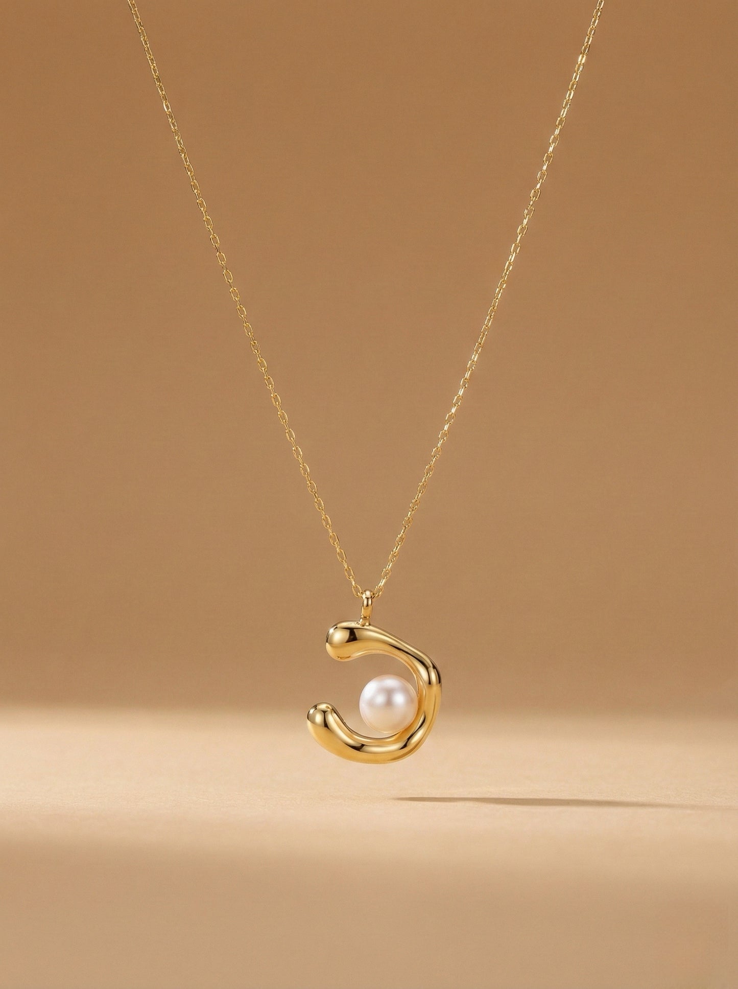 Modern Curve C-Shape Pearl Necklace