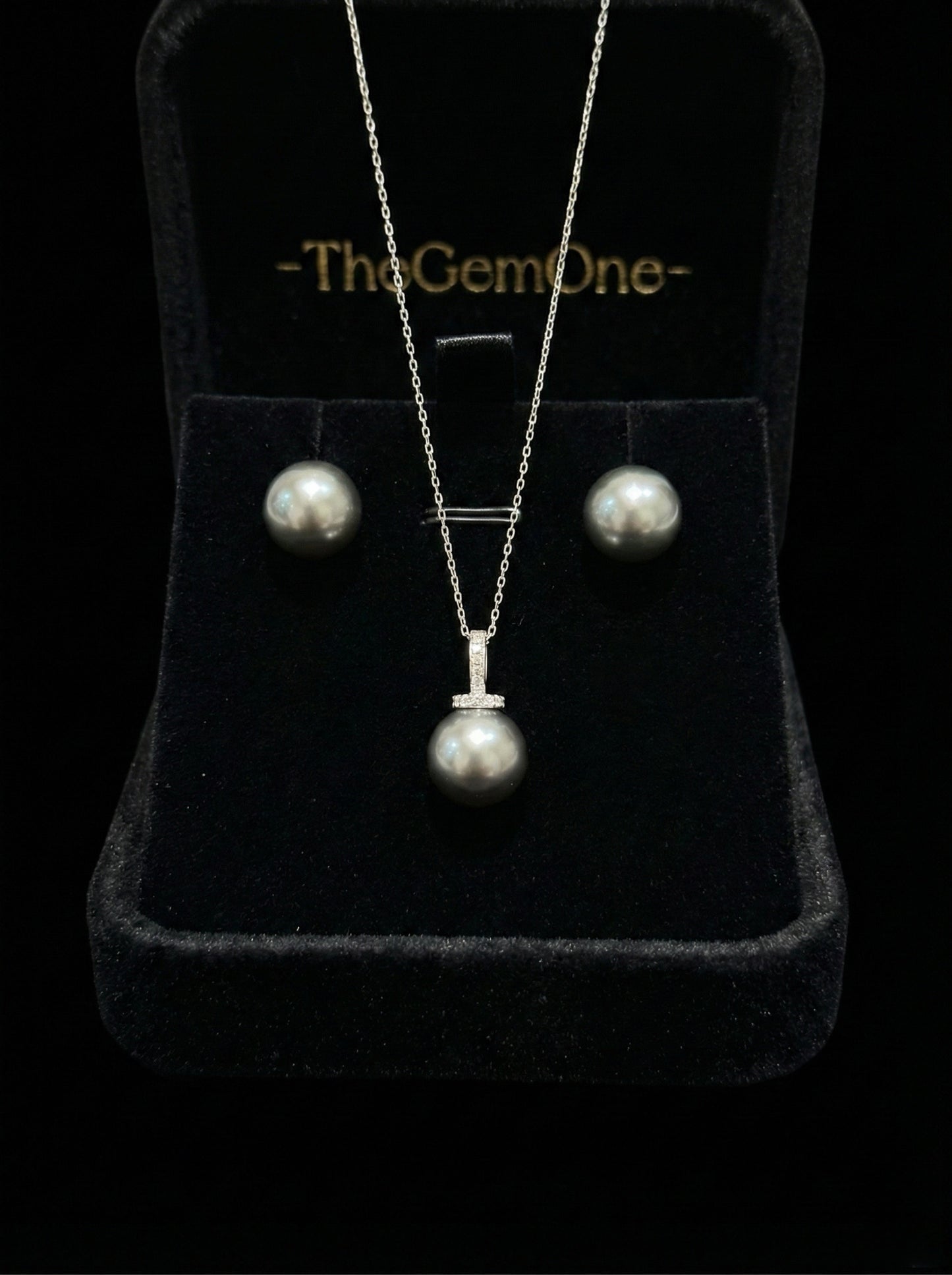 Fine Collection:Nior Eclat. Saltwater Pearl-Tahitian  Stud in 18K white gold（9-10mm）