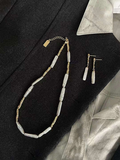 Modern Freshwater Pearl Necklace with Gold Textured Links