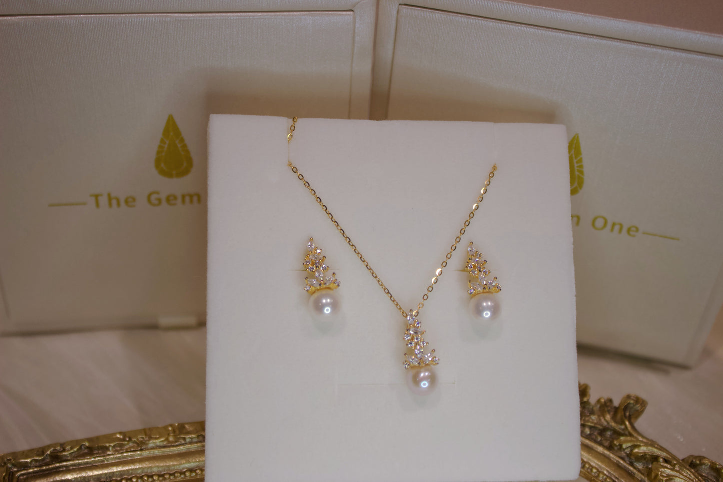 Royal Elegance Pearl and Crystal Necklace & Earrings Set in Gold
