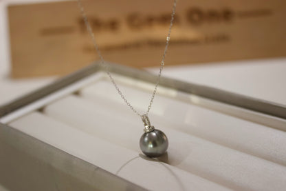 Fine collection:Tahitian Pearl Pendant Necklace 9-10mm in 18K gold (sliver color chain) with Real diamonds