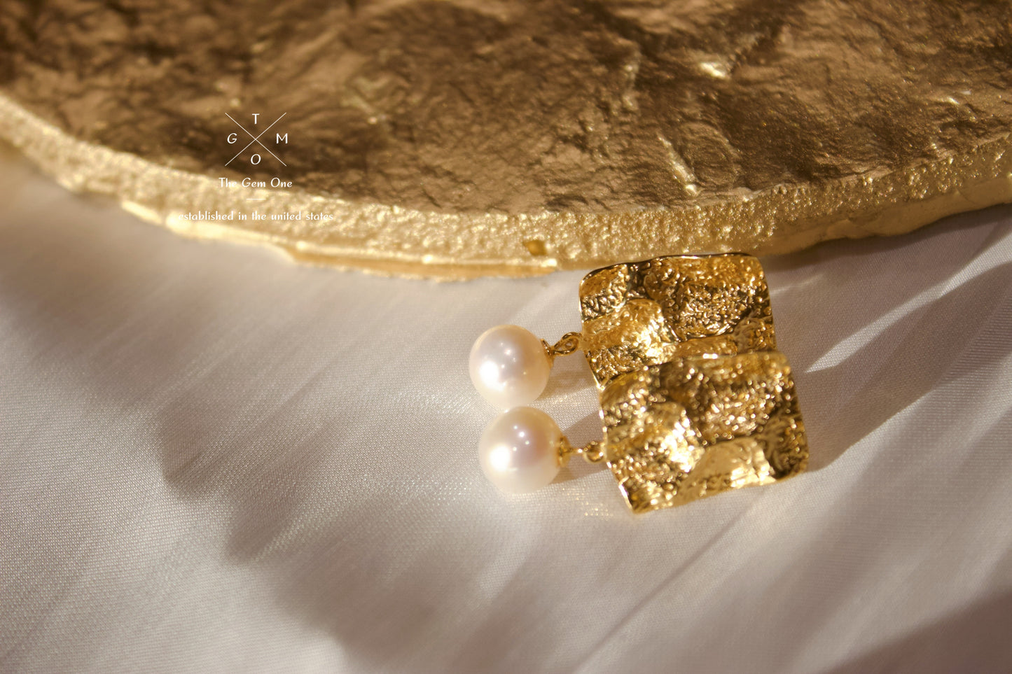 Golden Textured Drop Earrings with Freshwater Pearl Accents（gold/sliver）