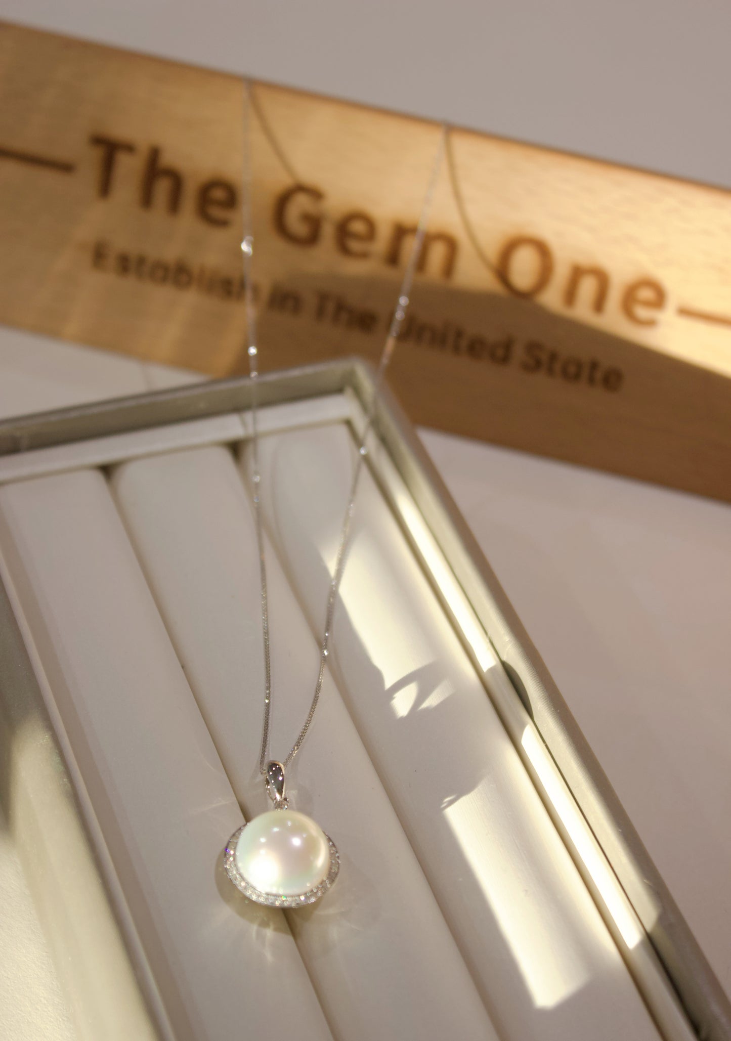 Fine Collection:Timeless South Sea Pearl Necklace in 18K gold with Fine Diamonds 13-14mm