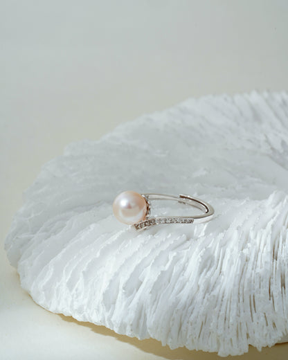 Sophisticated Pearl and Pavé Diamond Ring（gold/Silver)